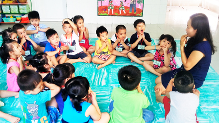 Một buổi làm quen với ngoại ngữ tại Trường Mầm non Hồng Chiêm
