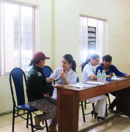 Trao 400 suất quà cho các gia đình ngư dân