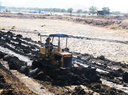 Hiện nay, nhiều ao đìa ở xã Ninh Ích vẫn chưa thả nuôi tôm