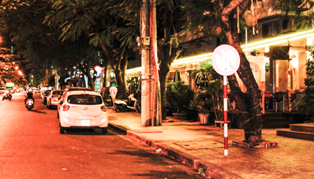 Tình trạng ô tô dừng, đỗ sai quy định ở Nha Trang: Cần tăng cường xử lý