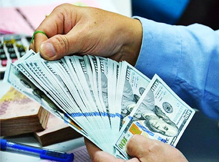 Tỷ giá trung tâm giảm 11 VND, giá vàng bật tăng