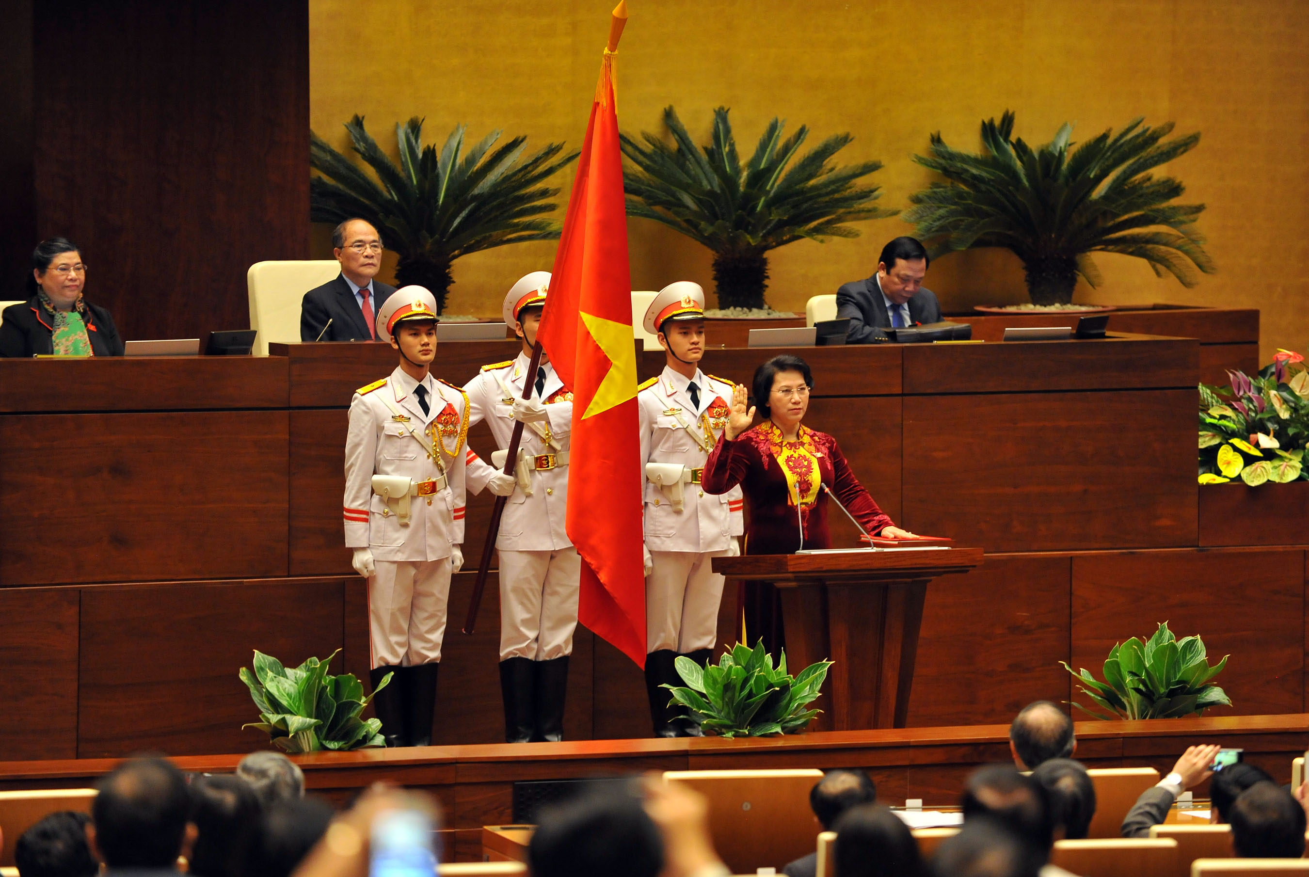 Tân Chủ tịch Quốc hội Nguyễn Thị Kim Ngân tuyên thệ nhậm chức. Ảnh VGP/Nhật Bắc