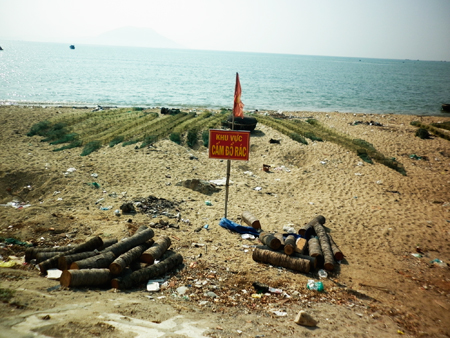 Nhếch nhác ở bãi biển