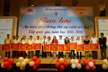 Khánh Hòa có 1 giáo viên và 2 học sinh đạt giải