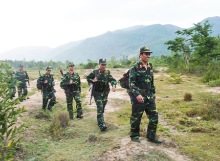 Bộ đội hành quân theo các phương án luyện tập chuyển trạng thái sẵn sàng chiến đấu