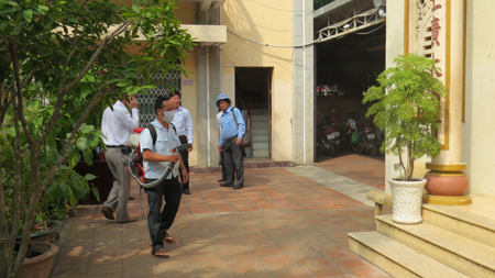 Phun hóa chất tại chùa Linh Thứu