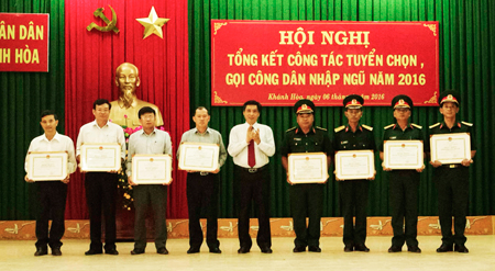 Khen thưởng 20 tập thể, cá nhân
