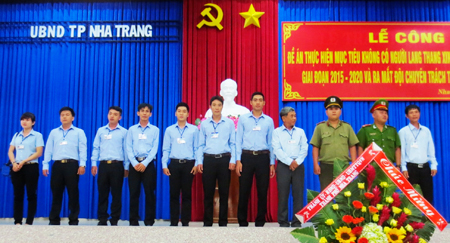 Một người lang thang xin ăn trên địa bàn TP. Nha Trang