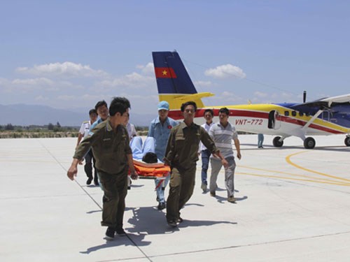 Thống nhất quy chế vận chuyển cấp cứu bằng máy bay quân sự