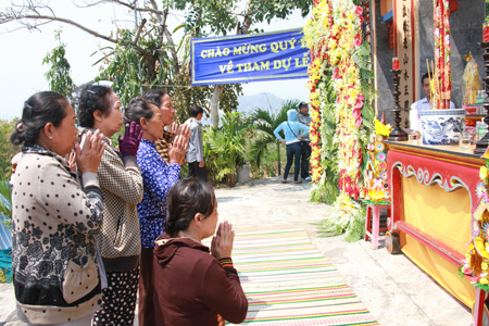 Cầu nguyện Thánh Mẫu Thiên Y A Na