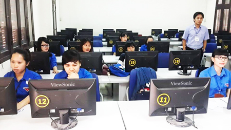 Các thí sinh dự thi tại Trường Cao đẳng Sư phạm Trung ương Nha Trang