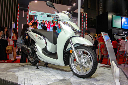 Cận cảnh Honda SH300i ABS 2016: Xe ga đắt ngang ô tô tại Việt Nam