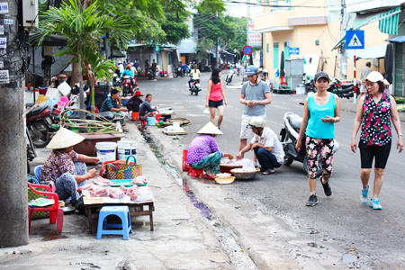 Nha Trang: Kiên quyết xử lý tình trạng họp chợ tự phát