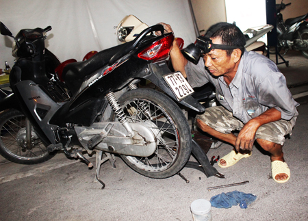 Nghề vá xe đêm