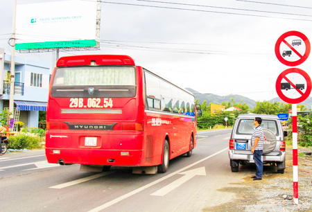Xử lý xe vi phạm trên tuyến tránh Diên Khánh