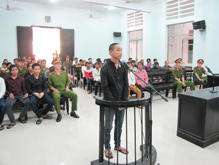 Hoãn phiên tòa xét xử tên cướp chém chết chủ tài sản