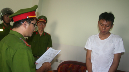 Bắt nhóm dùng bom xăng tấn công nhầm người