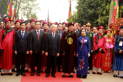 Tổng Bí thư dâng hương tưởng niệm các Vua Hùng