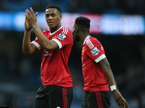 Tại sao Manchester United chiến thắng, Van Gaal vẫn không được lòng người hâm mộ?