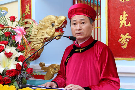 …and delivers speech to recall tradition of Hung Kings’ death anniversary.
