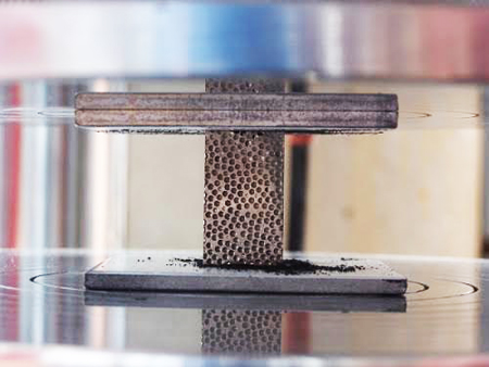 Áo chống đạn xuyên giáp bằng bọt kim loại