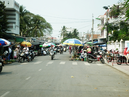 Đường hay chợ?
