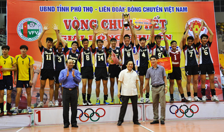 Niềm vui của các cầu thủ Sanest Khánh Hòa lần đầu tiên đăng quang chức vô địch Cúp Hùng Vương