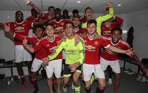 U21 MU đăng quang tại giải đấu U21 Ngoại hạng Anh. (Ảnh: Dailymail)