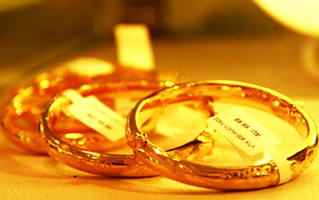 Giá vàng SJC đang thấp hơn thế giới 50.000 đồng/lượng