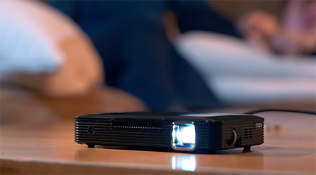 Máy chiếu 100 inch nhỏ gọn như ổ cứng di động