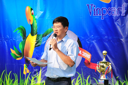 Ông Lê Hoàng Triều – Phó Tổng biên tập, Chủ tịch Công đoàn Báo Khánh Hòa phát biểu khai mạc giải