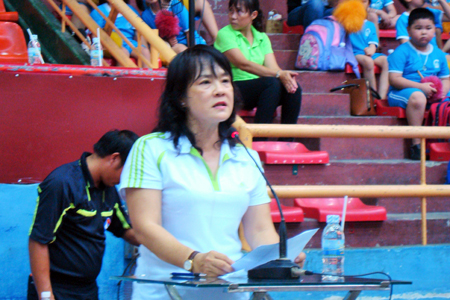 Tổ chức giải bóng đá mini nữ giáo viên, công nhân viên