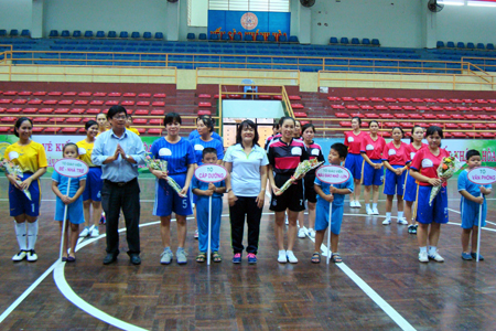 Giải đấu có 4 đội thi đến từ 4 tổ chuyên môn.