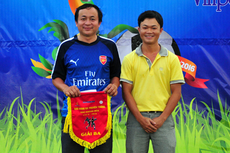 Third prize comes to football club of permanent press agencies in Khanh Hoa. 