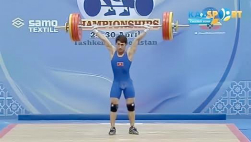 Lực sĩ Trinh Văn Vinh giúp cử tạ Việt Nam giành HC vàng đầu tiên tại giải cử tạ châu Á – vòng loại Olympic 2016. Ảnh: Tuổi Trẻ