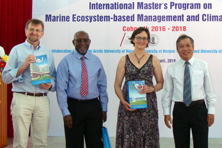 Khai giảng lớp cao học quốc tế chuyên ngành Quản lý hệ sinh thái biển và biến đổi khí hậu