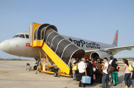 First passengers flying to Thua Thien Hue from Cam Ranh International Airport.