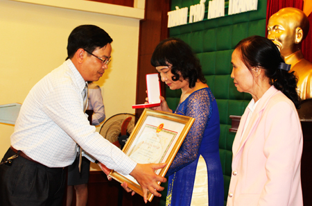 Trao Huân chương Độc lập cho 4 gia đình liệt sĩ ở TP. Nha Trang