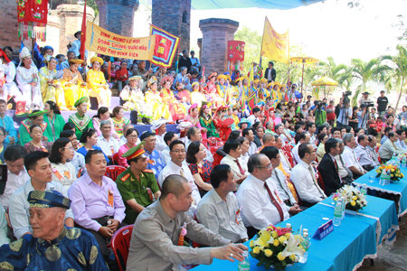 Representatives and pilgrims at Ponagar Temple Festival 2016  
