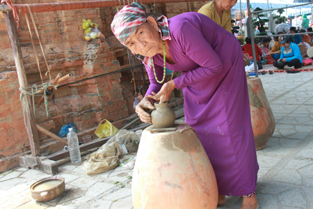 Cham artisan performing pottery making.