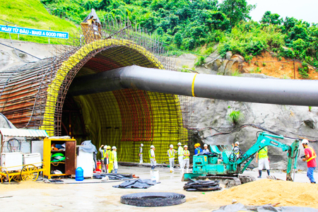 Hầm đèo Cả đang được thi công 