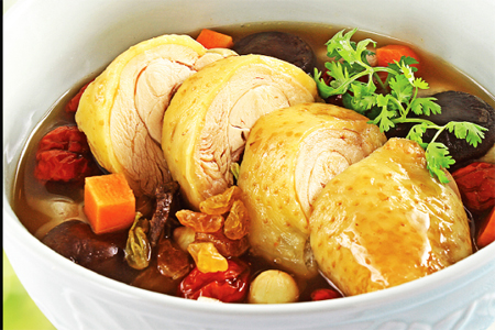 Chế biến món canh gà thơm ngon, bổ dưỡng