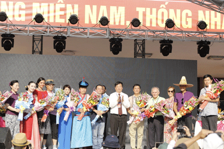 Sức hấp dẫn của quảng diễn đường phố &quot;Di sản và Sắc màu văn hóa&quot;