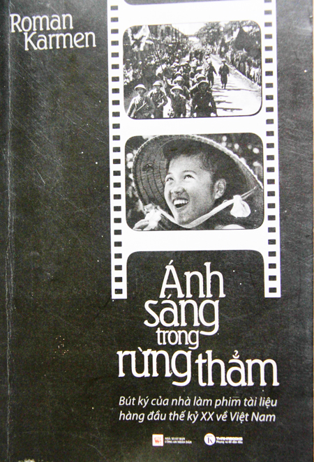 Bìa cuốn bút ký “Ánh sáng trong rừng thẳm” của Roman Karmen