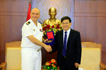 Tiếp đoàn công tác tàu Hải quân Pháp