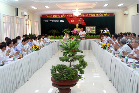 Quang cảnh buổi làm việc