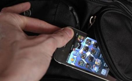 Du khách Trung Quốc trộm điện thoại