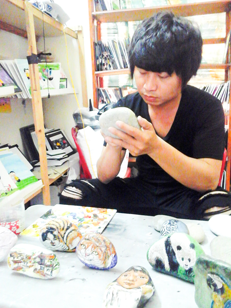 Tranh 3D trên đá cuội