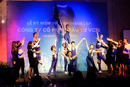 Văn nghệ chào mừng 10 năm ngày thành lập VCN