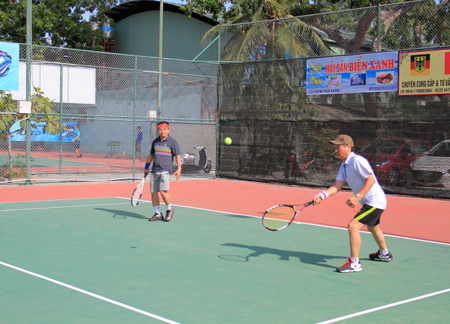 Players competing tennis.